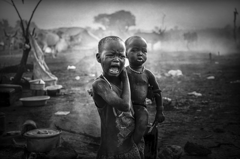 child,people,children,kids,boy,kid,africa,person,people,urban,woman,light,low key,low-key,girl,dark,fog,shadow,mundari,dinka,southsudan,sudan,tribal,tribe,africa,afrika,horns,sunset,sunrise,war,cattle,animal,nature,horn,wild,horned,cow,rural,south_sudan,c Crying child Mundari,South Sudan фото превью