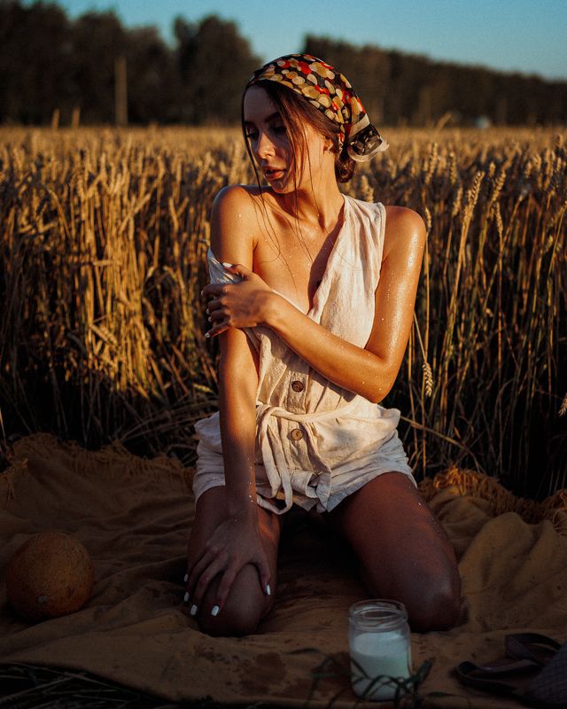 Девушка в пшенице фото превью