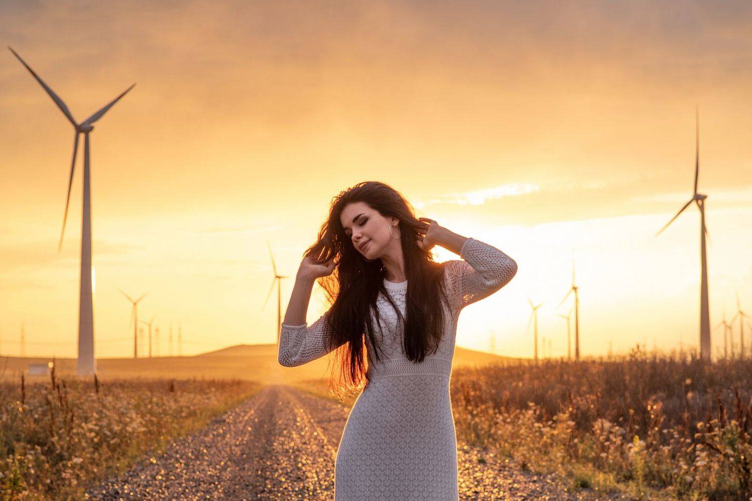 девушка, модель, вечер, поле, закат, свет, ветряки, ветроэлектростанция, энергия, свет, дорога, контровый, Арсен Алабердов