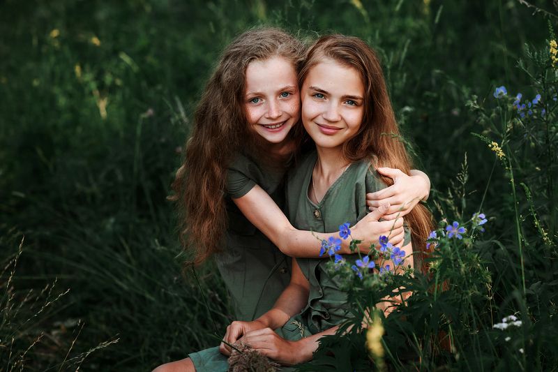 Сестры фото превью