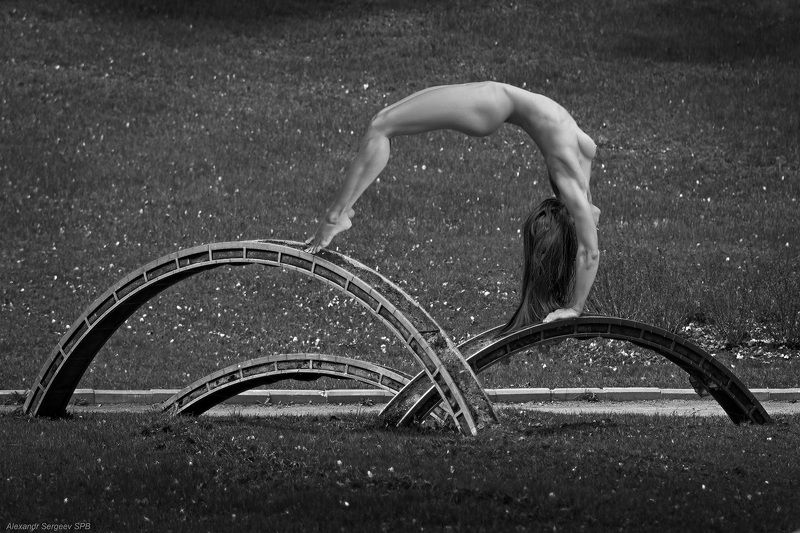 девушка,обнажённая,мостик,геометрия,форма,подобие Олимпийский резерв фото превью
