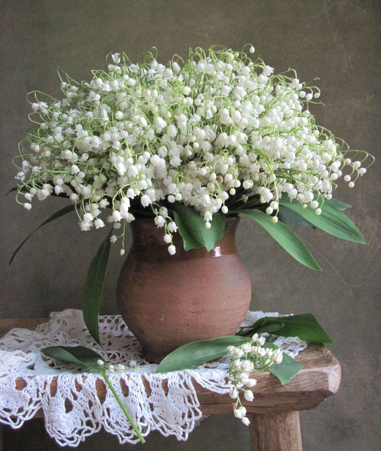 цветы, букет, ландыши, крынка, керамика, салфетка, Наталия Тихомирова