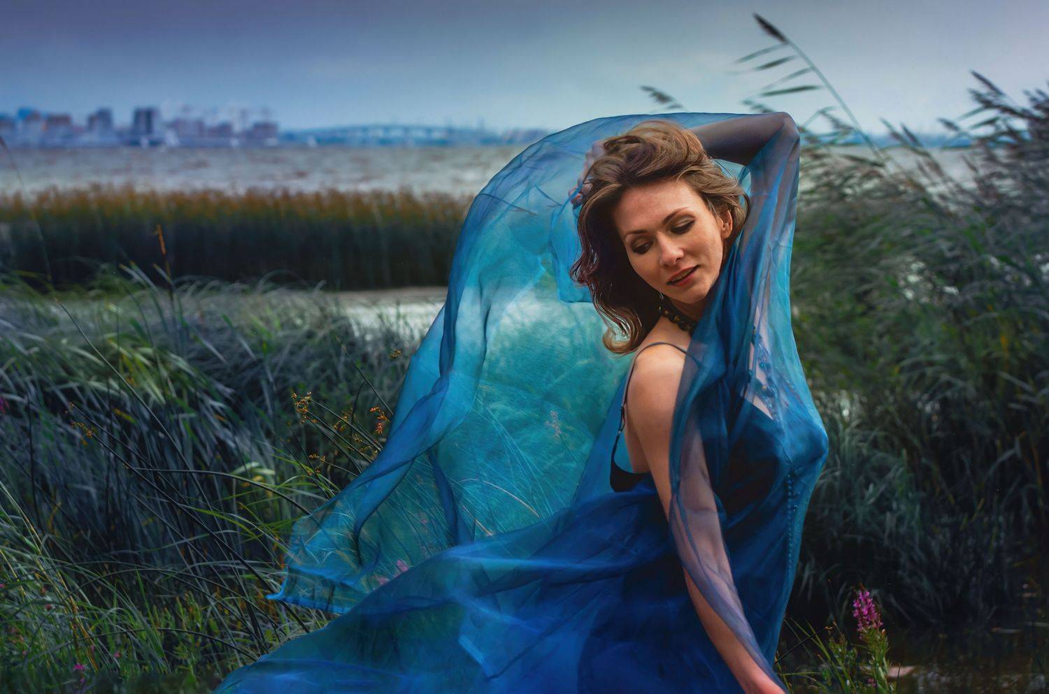 девушка, ткань, синий цвет, трава, Елена Аверина