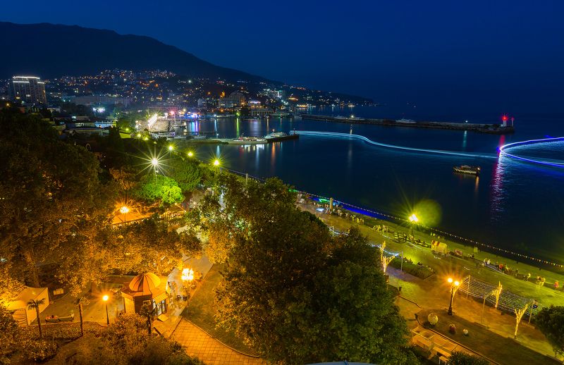 ялта, крым, ночная ялта, черное море, ялтинский маяк Ночная Ялта фото превью
