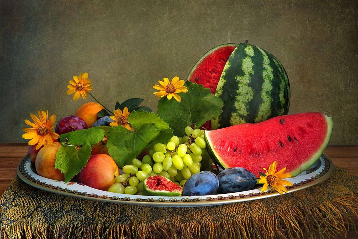 натюрморт,арбуз,персики,сливы,виноград,цветы,поднос, Алла Шевченко