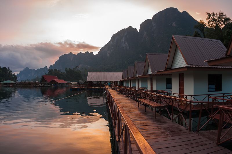 Sunset at Chieou Laan Lake, Thailand фото превью
