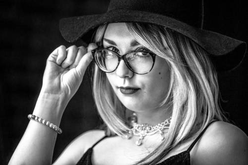 Дама в шляпке