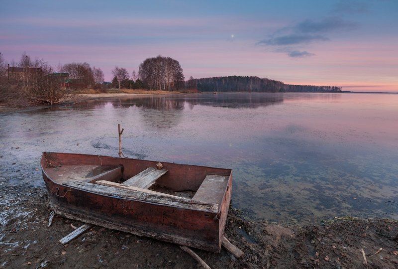 У берега фото превью