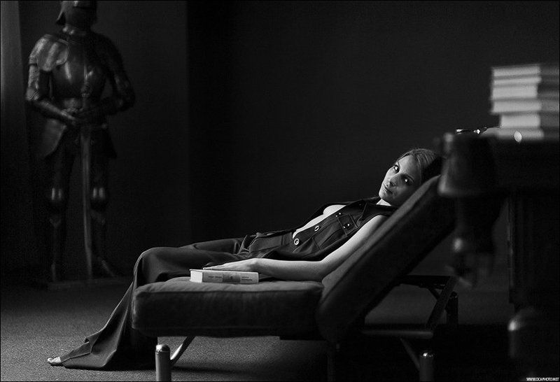 жанровый, Жанровый портрет, Карточка, портрет, Портрет девушки, Рыцарь, Серия, Фоторассказ Зачиталась фото превью