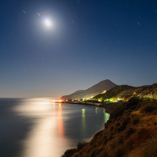 Луна и Миртос