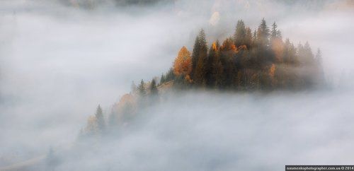 Осенние склоны в тумане.