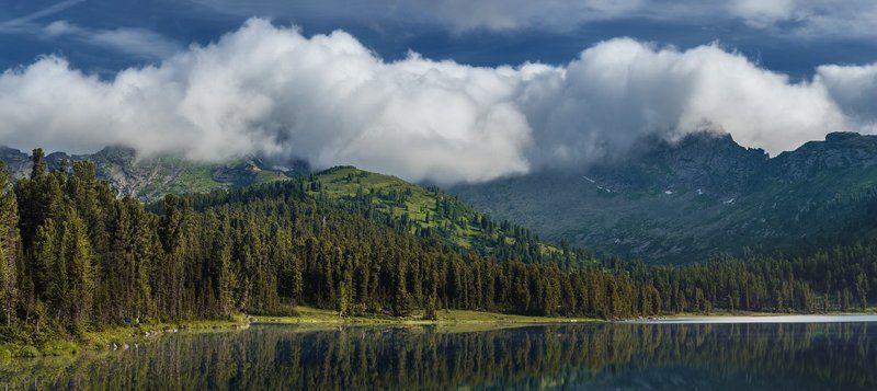 Скалы в облаках фото превью
