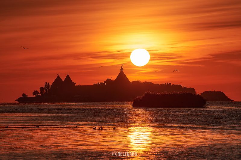 Восход над крепостью Орешек фото превью