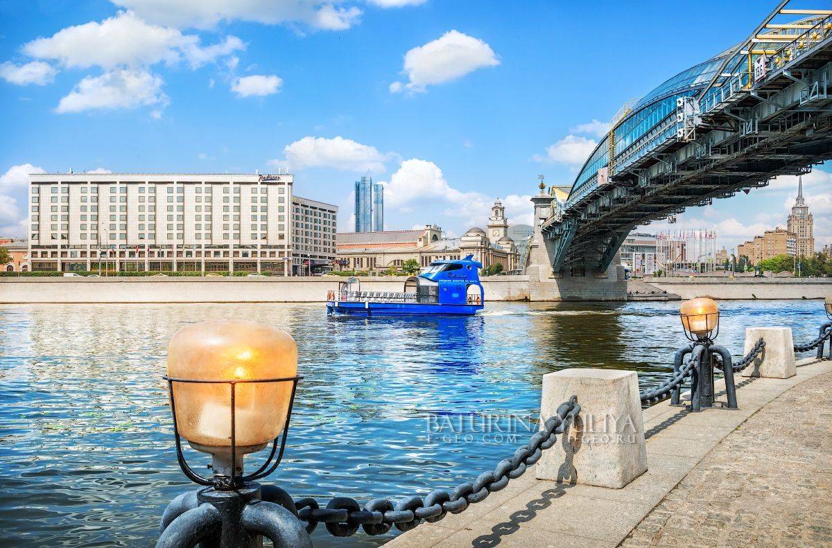 Фонари и мост. Автор: Юлия Батурина москва, мост хмельницкого, корабль, Юлия Батурина