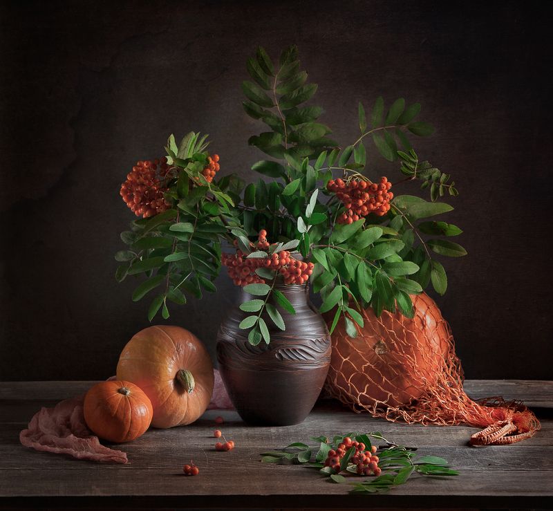 рябина, тыквы, крынка, авоська. Цвет осени фото превью