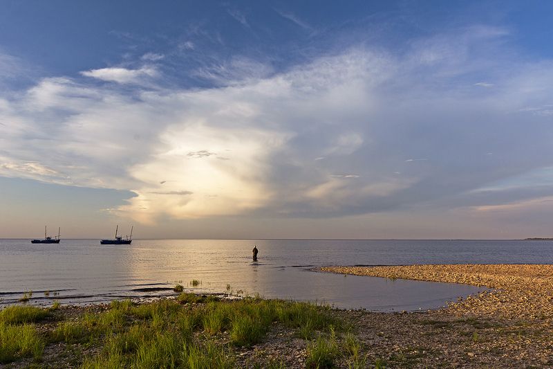 старик и озеро фото превью