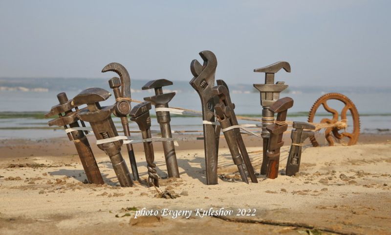 бурлаки на волге, колесо истории, слесарный инструмент, гаечный ключ, tools, wrenches, гаечные ключи Колесо истории фото превью