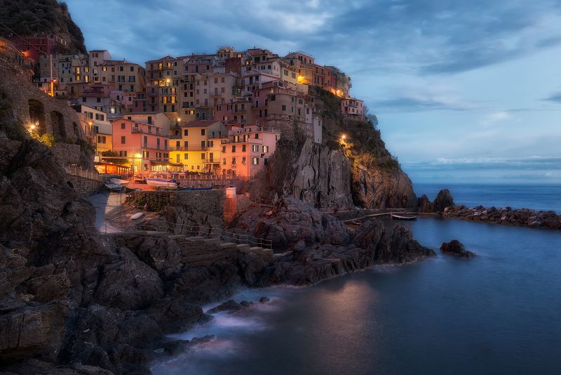 италия, манарола, вечер, город, городок, село, синий час, italy, italia, manarola, cinque terre, evening, blue hour, dusk  фото превью