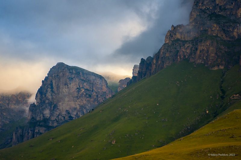 облака, облачности и вершины, рассвет на озере, горное озеро, гижгит, баксан, кабардино-балкария, центральный кавказ Облачные этюды озера Гижгит фото превью