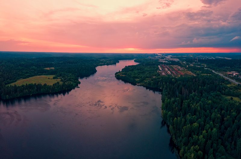 Предгрозовой закатный пейзаж. фото превью