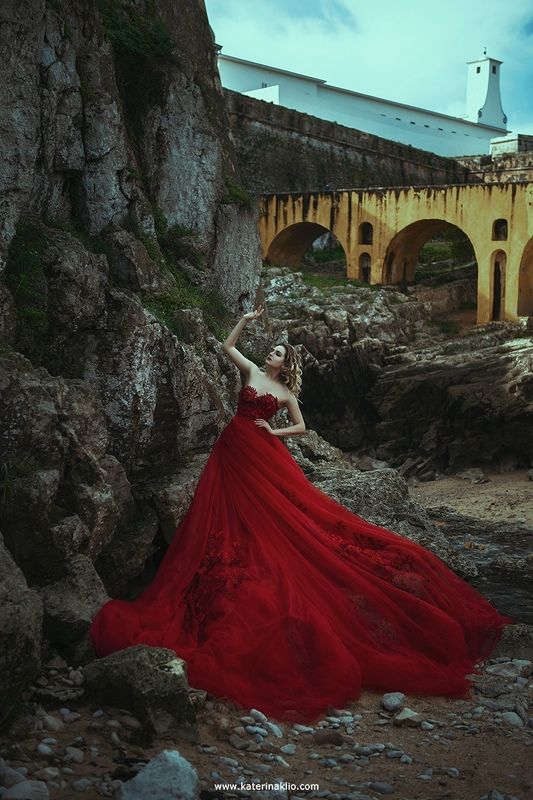 red, dress, woman, model, Portugal, stones, mood, lonely, alone, bridge, castle, troll,  Red Demon фото превью