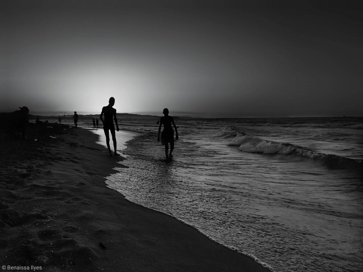 black and white, bnw, shadow, darkness, beache,sea, seascape, landascape, sand, silhouette, personne, waves, walk, traval, summer,, Benaissa Ilyes