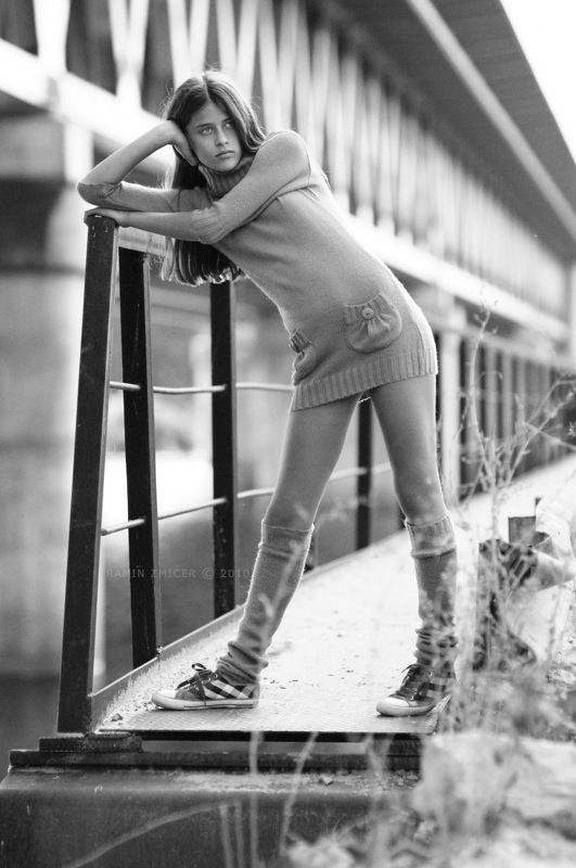 портрет, осень, мост, девушка, даниэлла, чб DANIELLA фото превью