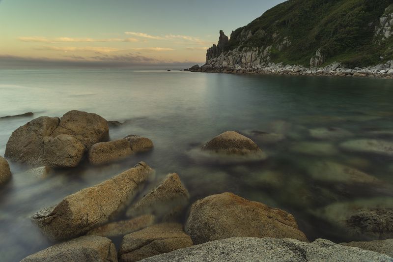 Море, скалы, облака  фото превью