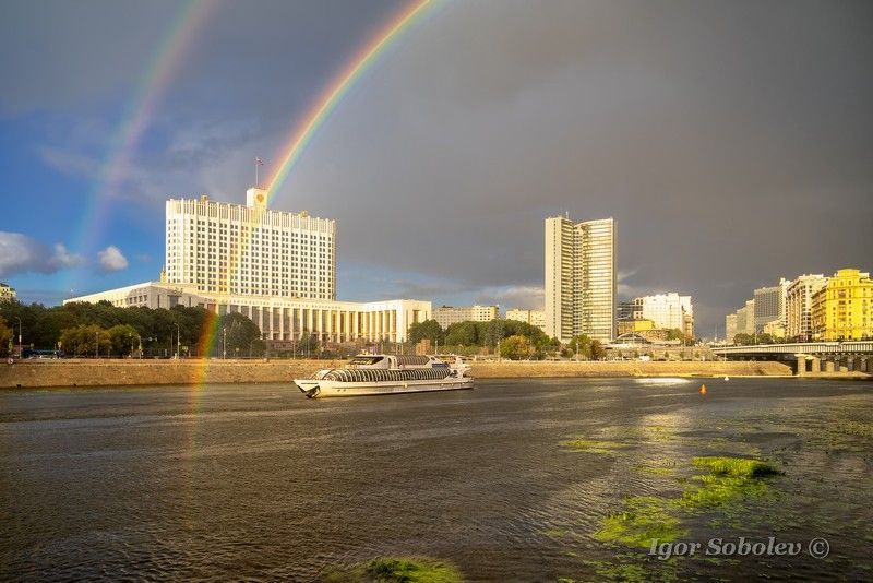 москва, радуга, дом правительства, москва-река Радуга над Домом правительства фото превью