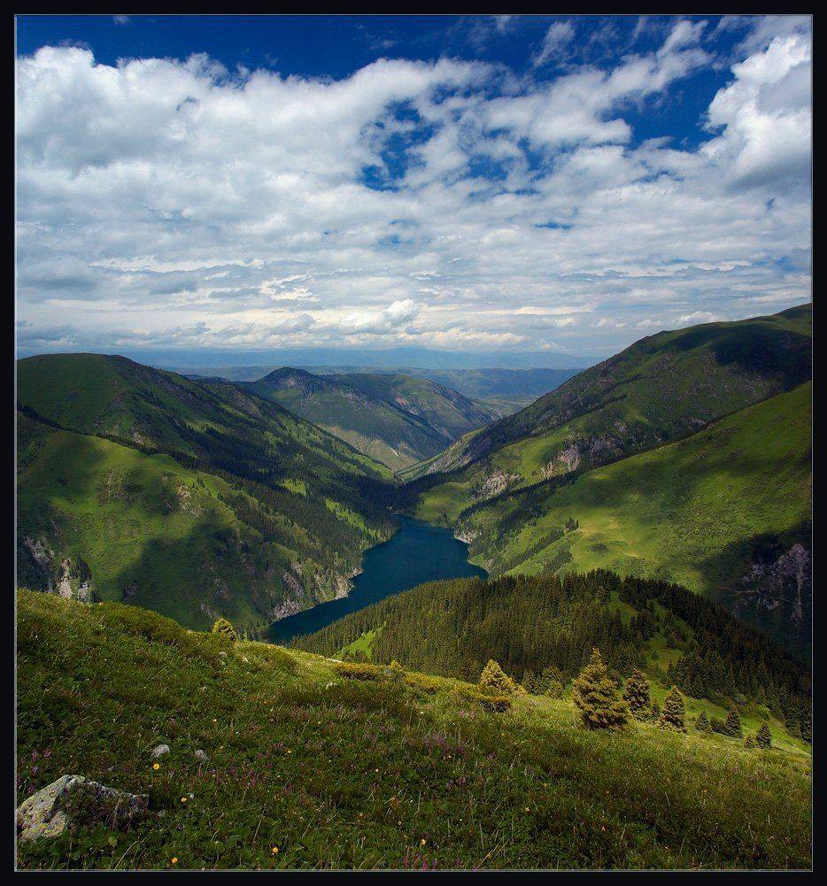 горы,природа,озеро,скалы,цветы,облака,ущелье,лес,трава,камни, Андрей Ухов