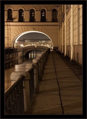 Полуцветная ночная классическая зарисовка