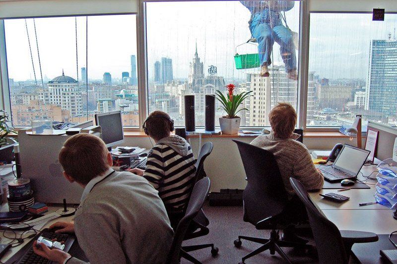 окно, офис, весна, город в офисе фото превью