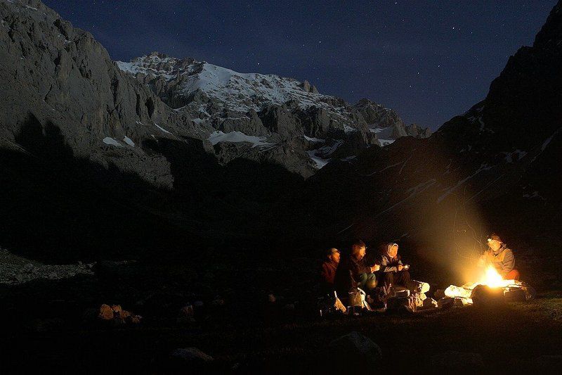 горы, луна, ночь, костер Вдали от шума городского фото превью