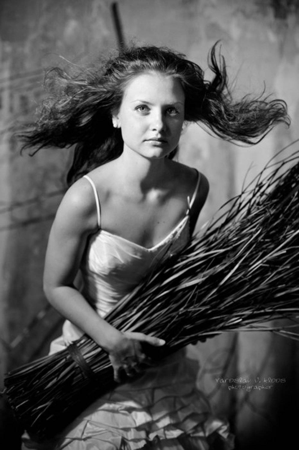 девушка, сноб, сено, взгляд, тень, Yaroslav V. Kloos