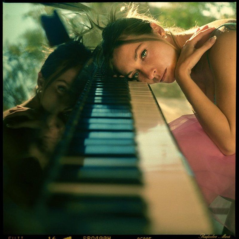 грустный праздник фото превью