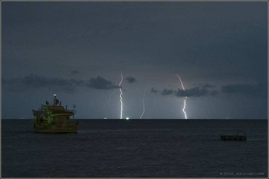 море,гроза,молнии,лодки,тропики, Александр Лицис