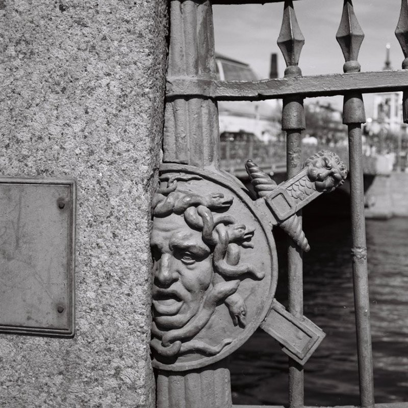 6х6,фотоплёнка,негатив Горгона, не смотреть, окаменеешь. фото превью