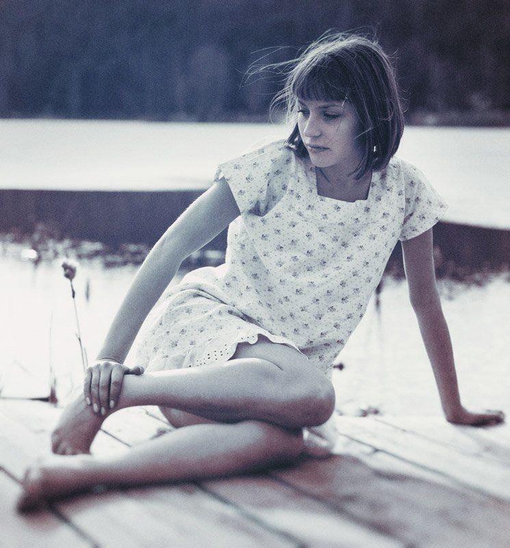 девушка, причал, вода, ночнушка _1 фото превью