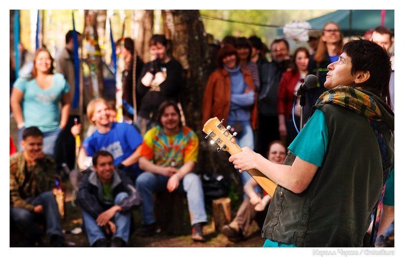 опен эйр, open air, умка, выступление, концерт, щепка, на  щепке, зрители, щепкинское болото, 1000, умка без б, умка без бронивичка, фото, умка и броневичок Умка на Щепке фото превью