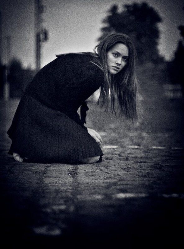 Alone фото превью