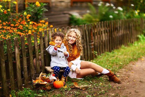 Кот подглядывает..