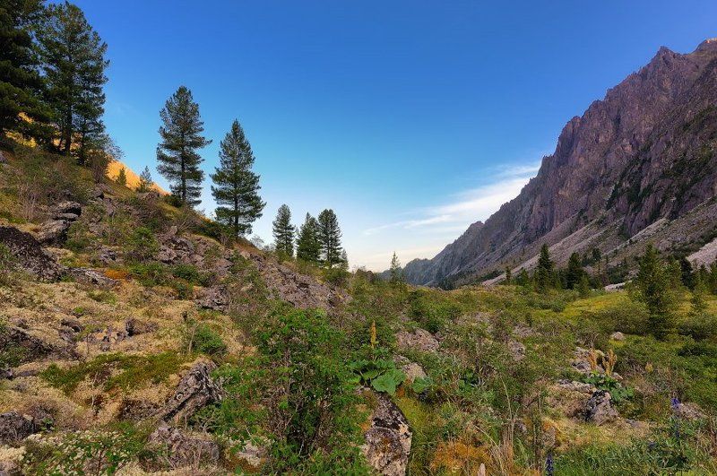 Вечер в горной долине Зун-хандагай. Тункинские гольцы фото превью