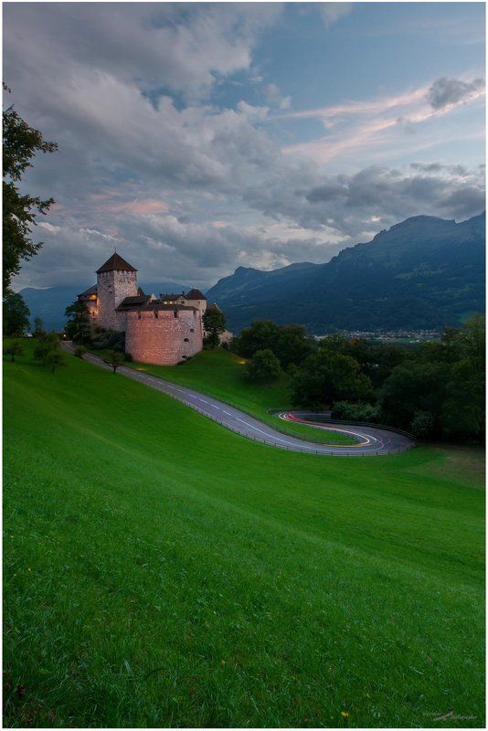 Вадуц, Замок, Лихтенштейн Вадуц фото превью