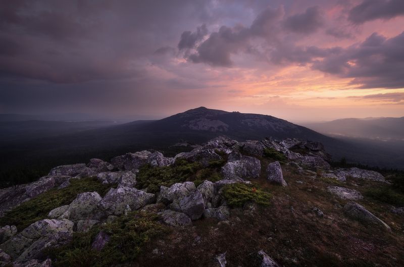 Закат после дождя. Хребет Большой Нургуш.  фото превью