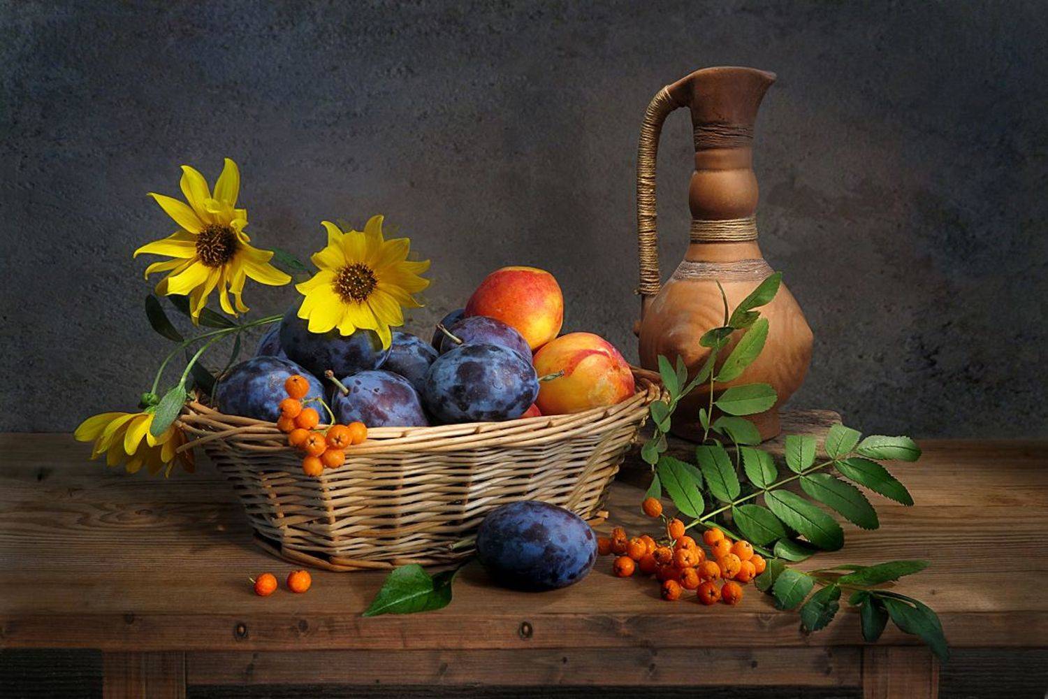 натюрморт,сливы,персики,рябина,корзина,кувшин, Алла Шевченко