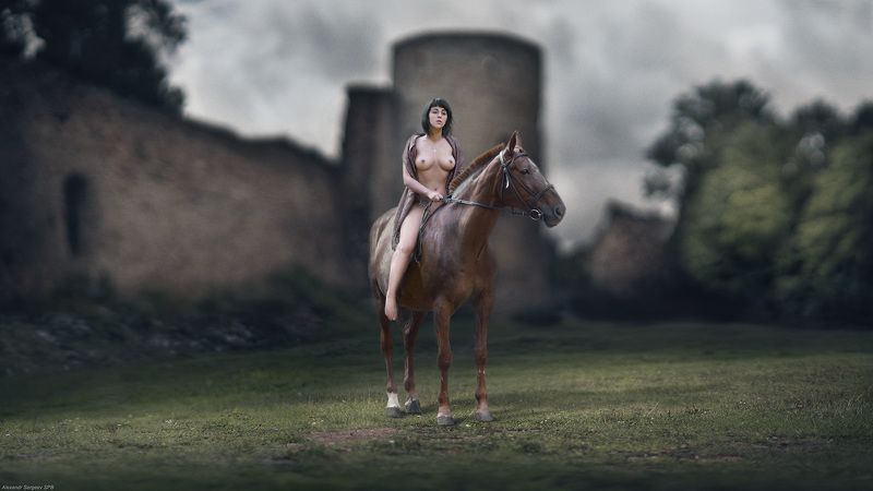 девушка,обнажённая,всадница,фэнтези,стилизация,арт,арт-ню Легенда старой крепости фото превью