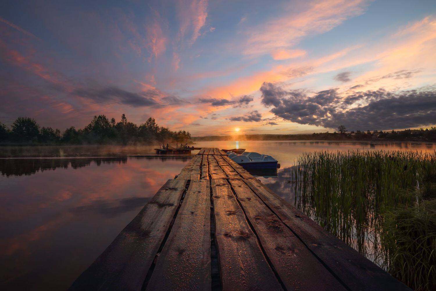 утро, рассвет, озеро, солнце, небо, облака, мостик, лодка, отражение, туман, Виталий Полуэктов