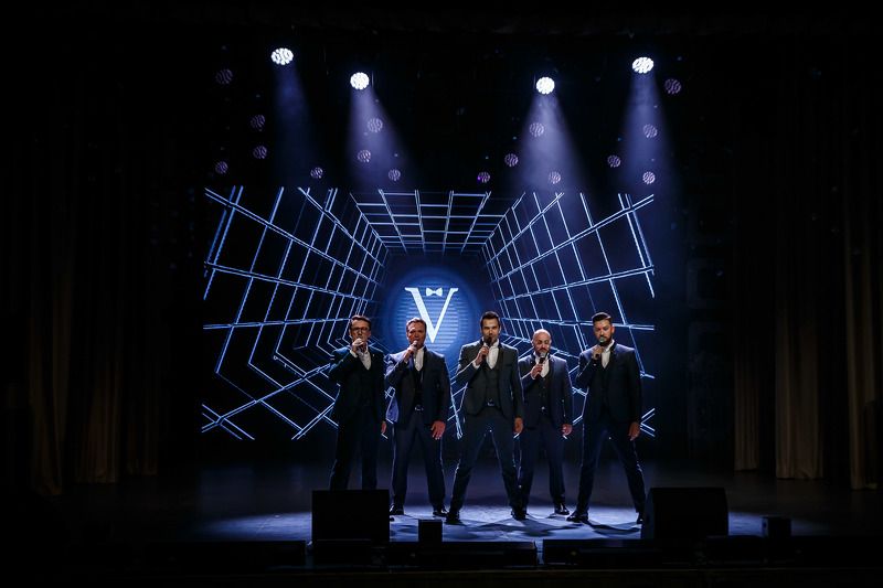 viva, концерт, мужчины, группа мужчин, мужчина в костюме, сцена, свет, VIVA фото превью