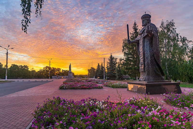 Ливны. Памятник святителю Николаю Чудотворцу. фото превью