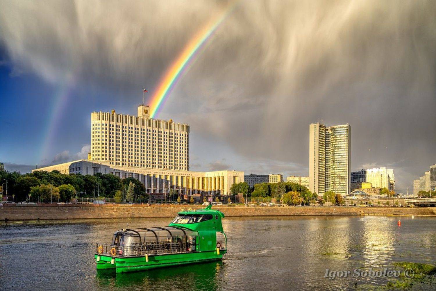 москва, радуга, дом правительства, москва-река, дождь, Игорь Соболев